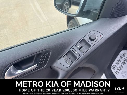 Used 2013 Volkswagen Tiguan S image 12