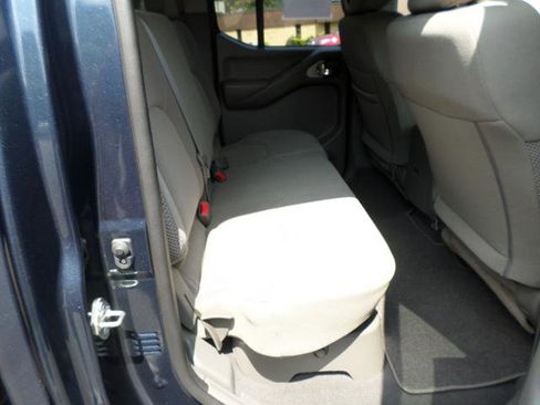 Used 2020 Nissan Frontier SV image 38