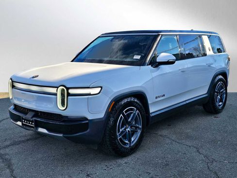Used 2025 Rivian R1S Adventure image 7