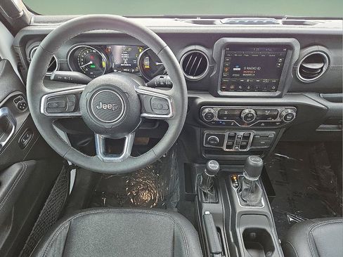 Used 2023 Jeep Wrangler Unlimited Sahara image 18