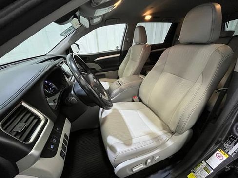 Certified 2018 Toyota Highlander Plus AWD/4WD image 10