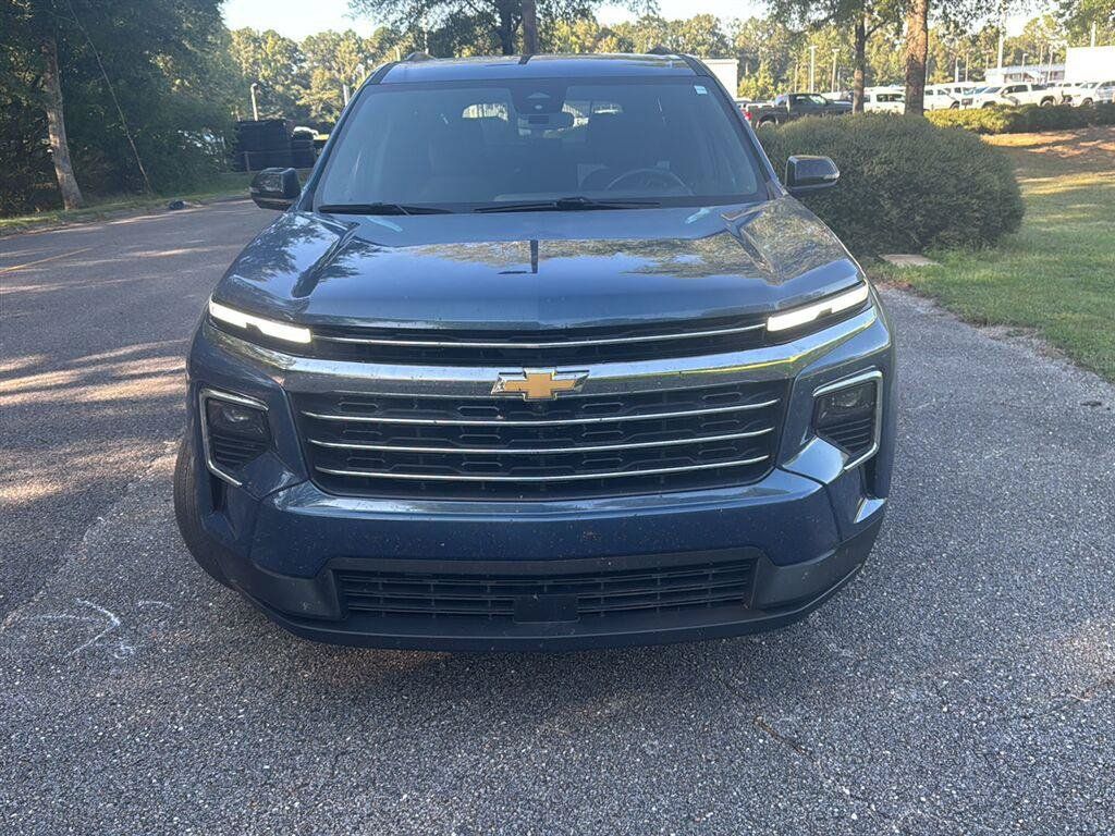 Used 2025 Chevrolet Traverse LT w/ Driver Confidence Package FWD image 2