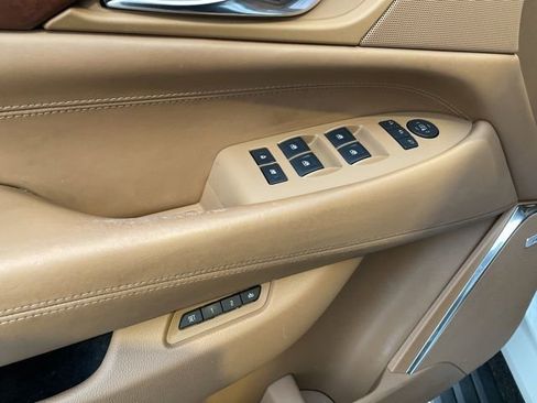 Used 2016 Cadillac Escalade Platinum image 24