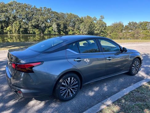 Used 2023 Nissan Altima 2.5 SV image 5