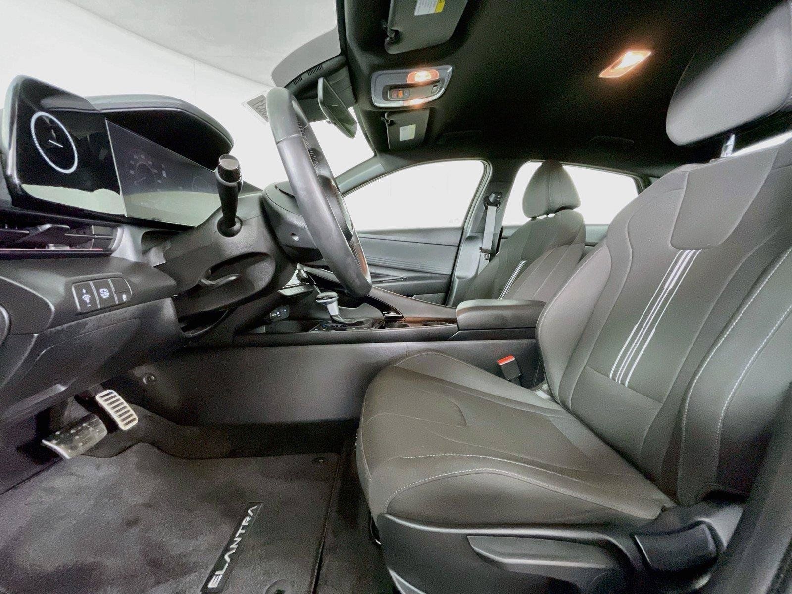 Certified 2025 Hyundai Elantra SEL FWD image 24