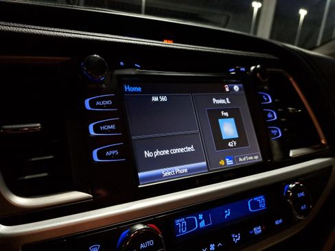 Certified 2018 Toyota Highlander Plus w/ Carpet Mat Package (TMS) image 27