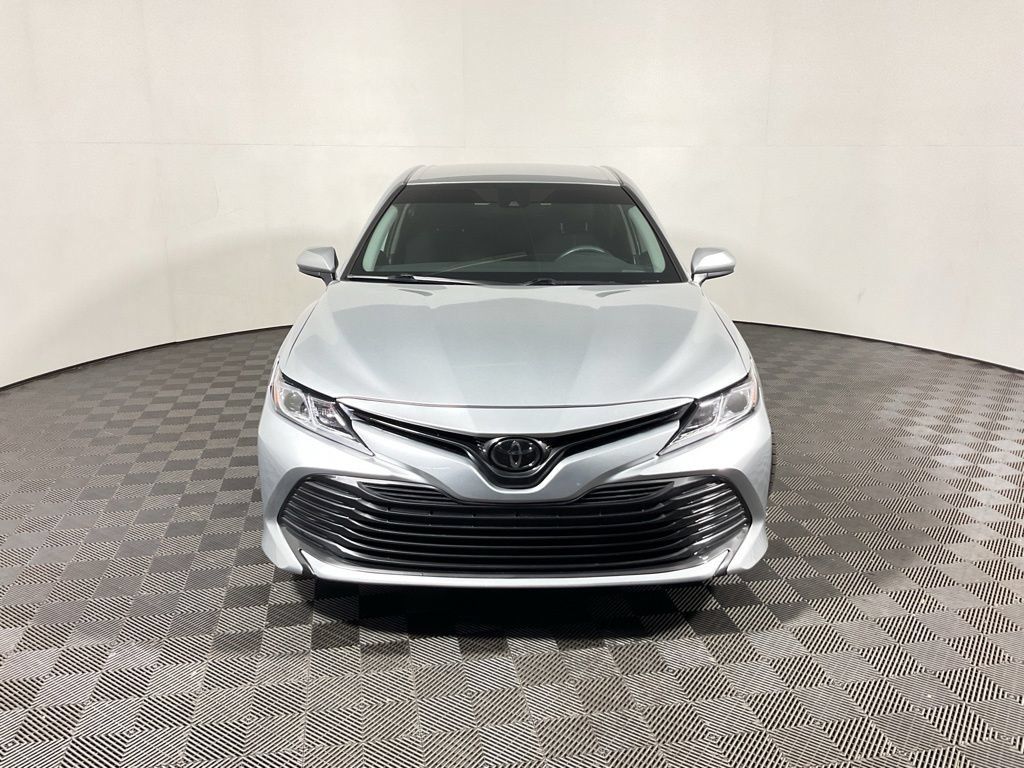 Used 2020 Toyota Camry LE FWD image 5