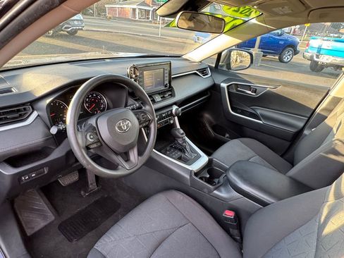 Used 2021 Toyota RAV4 XLE image 3