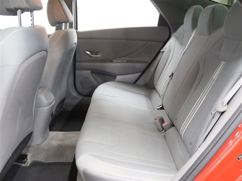 Used 2021 Hyundai Elantra SEL w/ Convenience Package image 10