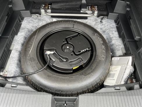 Used 2024 Nissan Rogue SV image 12