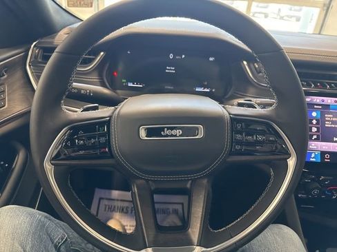 Used 2024 Jeep Grand Cherokee Overland w/ Luxury Tech Group IV AWD/4WD image 33