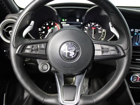 Used 2023 Alfa Romeo Giulia Veloce RWD image 15