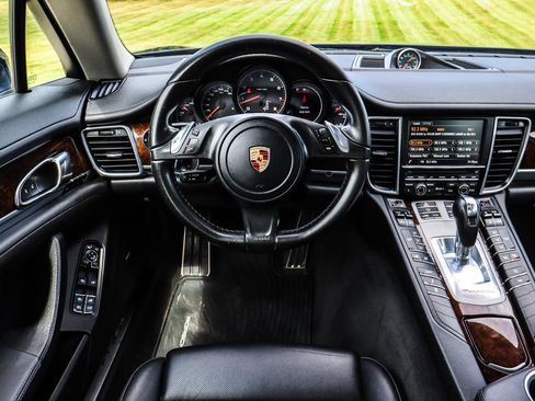 Used 2016 Porsche Panamera Edition image 26