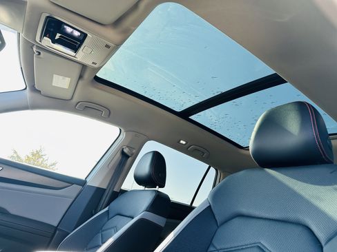 Used 2024 Volkswagen Atlas Peak Edition SEL image 23