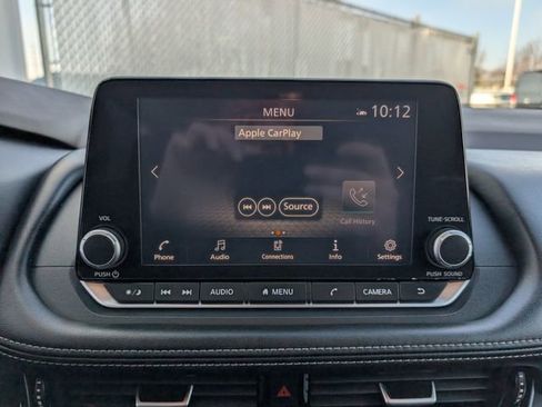 Used 2022 Nissan Rogue SV image 16