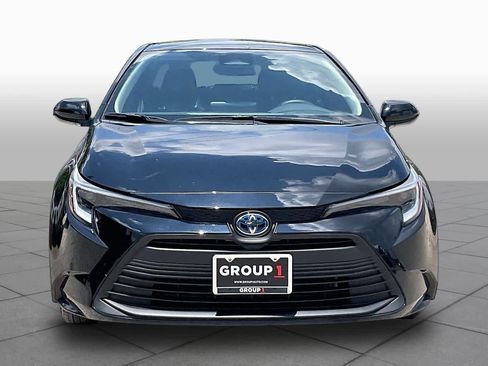 Used 2025 Toyota Corolla LE FWD image 4