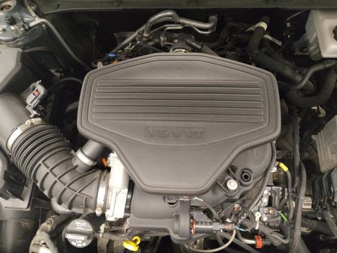 Used 2020 GMC Acadia SLT w/ LPO, Floor Liner Package AWD/4WD image 30