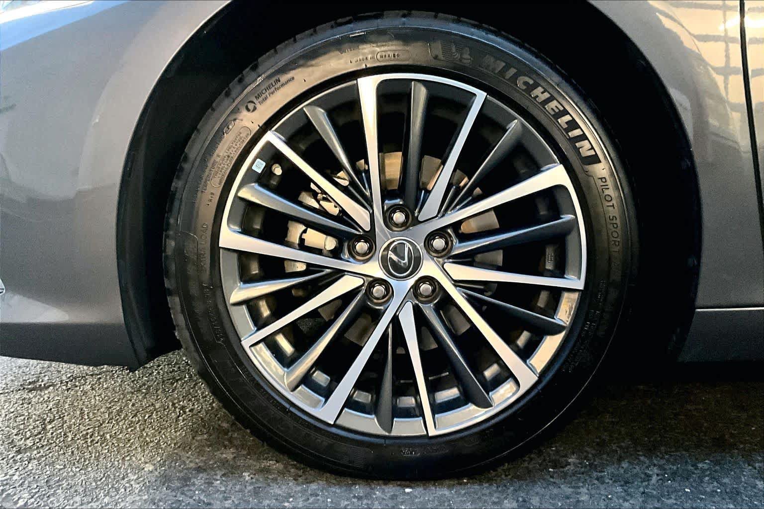Used 2024 Lexus ES 350 w/ Premium Package FWD image 34
