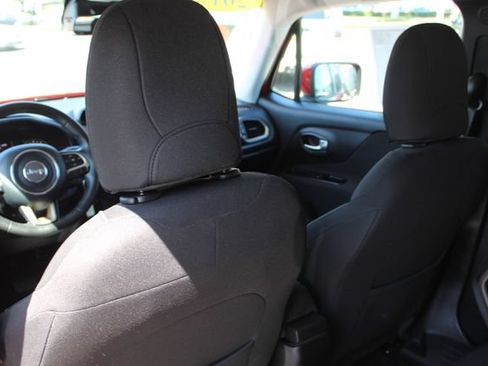 Used 2015 Jeep Renegade Latitude FWD image 31