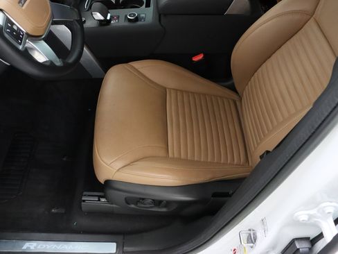 Used 2023 Land Rover Discovery Metropolitan Edition AWD/4WD image 15
