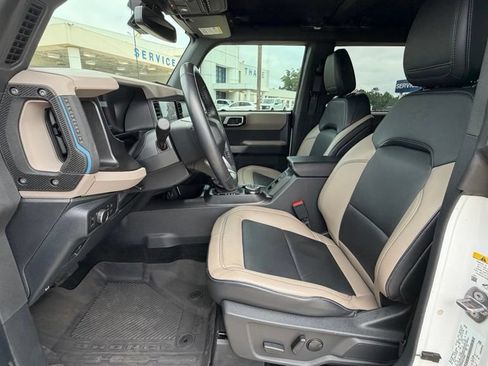 Used 2022 Ford Bronco Wildtrak AWD/4WD image 17