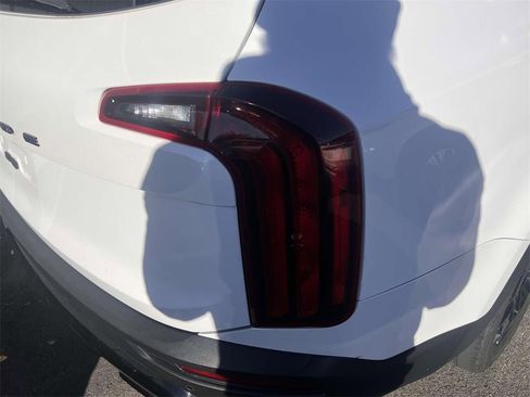Used 2022 Kia Telluride EX w/ EX Premium Package image 11