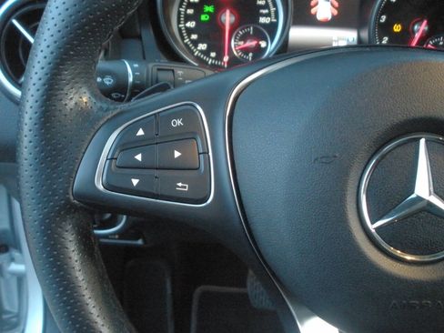 Used 2019 Mercedes-Benz GLA 250 4MATIC image 40