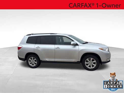 Used 2011 Toyota Highlander 4WD w/ Tech Pkg image 2