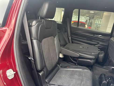 Used 2024 Jeep Grand Cherokee L Altitude image 29