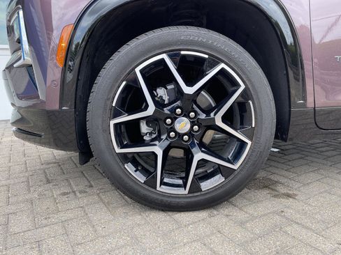 Used 2025 Chevrolet Traverse High Country w/ LPO, Floor Liner Package AWD/4WD image 10