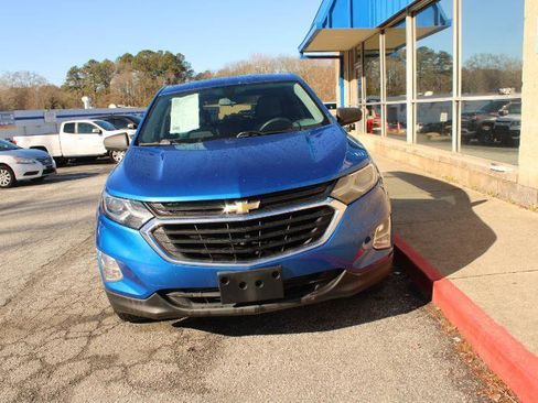 Used 2019 Chevrolet Equinox LS w/ LS Convenience Package image 2