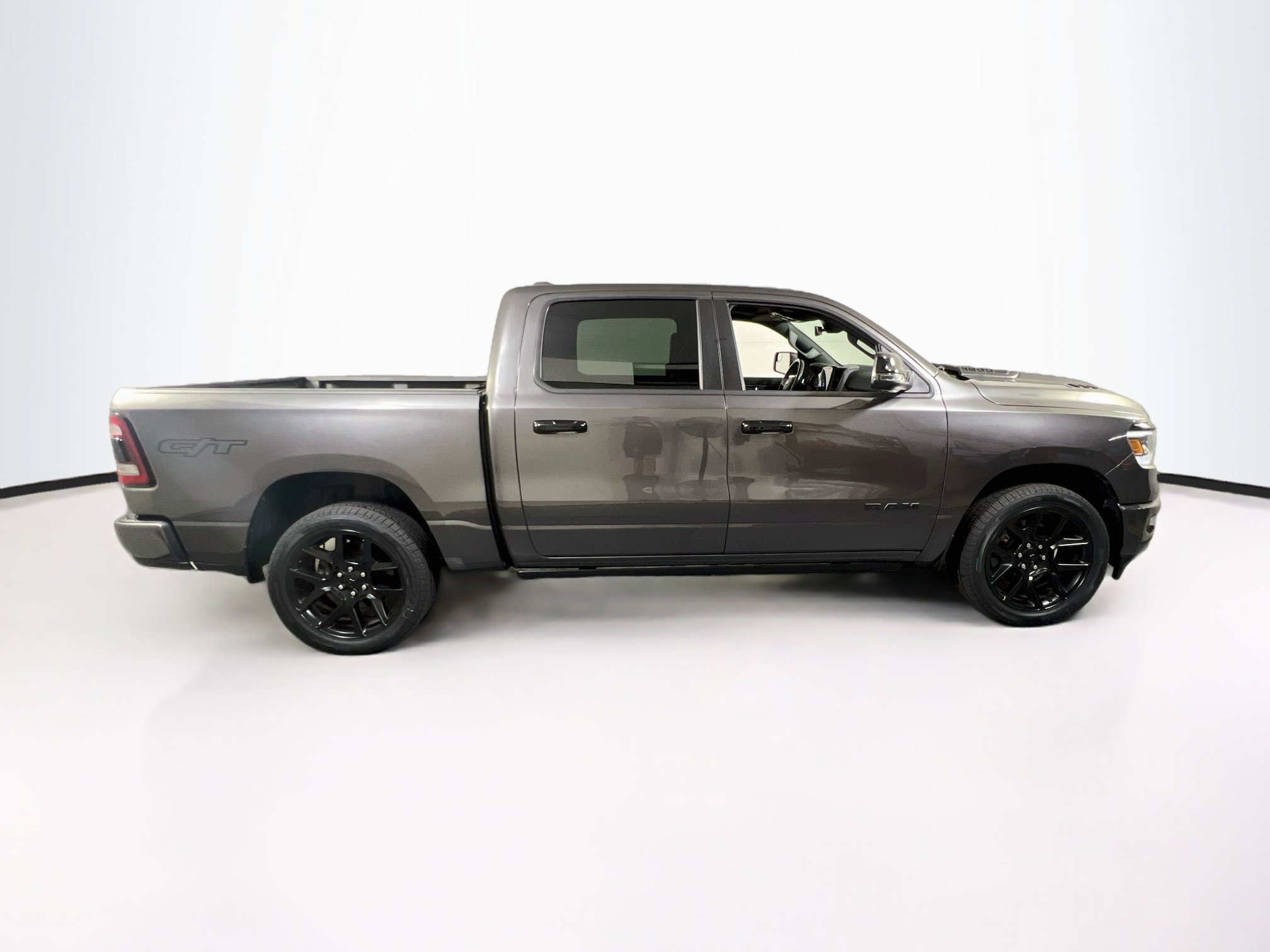 Used 2023 RAM 1500 Laramie AWD/4WD image 4