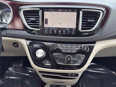Used 2019 Chrysler Pacifica Limited w/ Advanced Safetytec Group image 32