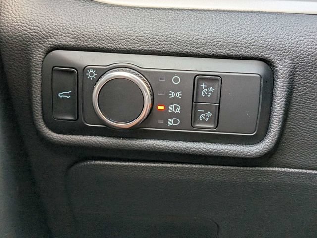 Used 2023 Ford Explorer XLT RWD image 28
