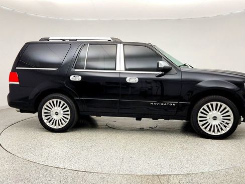 Used 2016 Lincoln Navigator Select AWD/4WD image 4