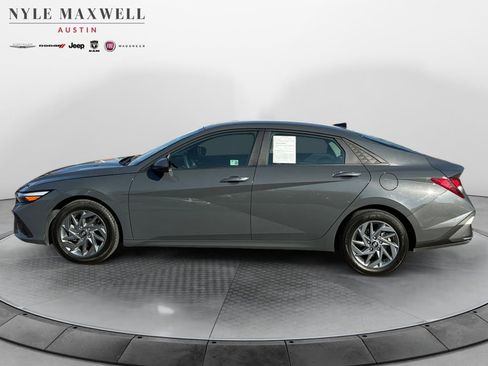 Used 2024 Hyundai Elantra SEL image 11