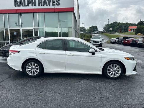 Used 2019 Toyota Camry LE FWD image 2