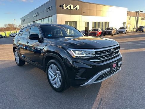 Used 2022 Volkswagen Atlas Cross Sport SE image 1