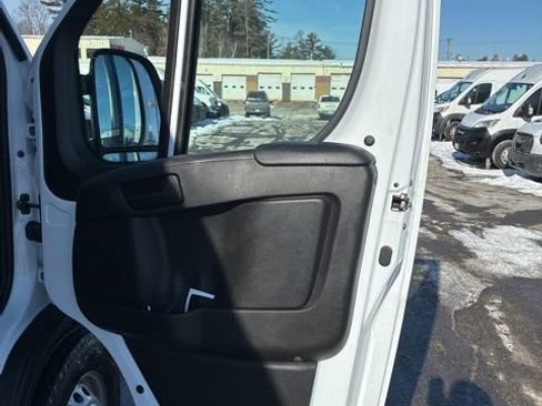 Used 2025 RAM ProMaster 2500 w/ Convenience Group image 14