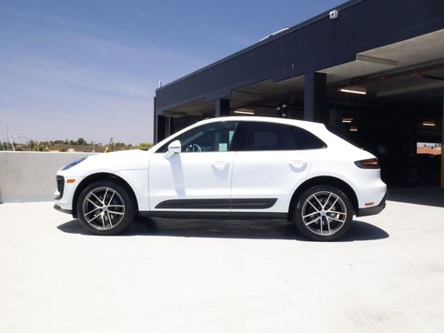 Certified 2025 Porsche Macan AWD/4WD image 2