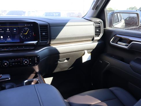 Used 2025 Chevrolet Silverado 1500 RST AWD/4WD image 14
