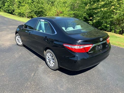 Used 2017 Toyota Camry LE FWD image 10