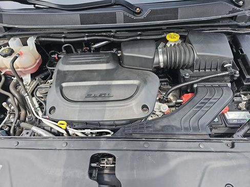 Used 2023 Chrysler Pacifica Limited FWD image 38