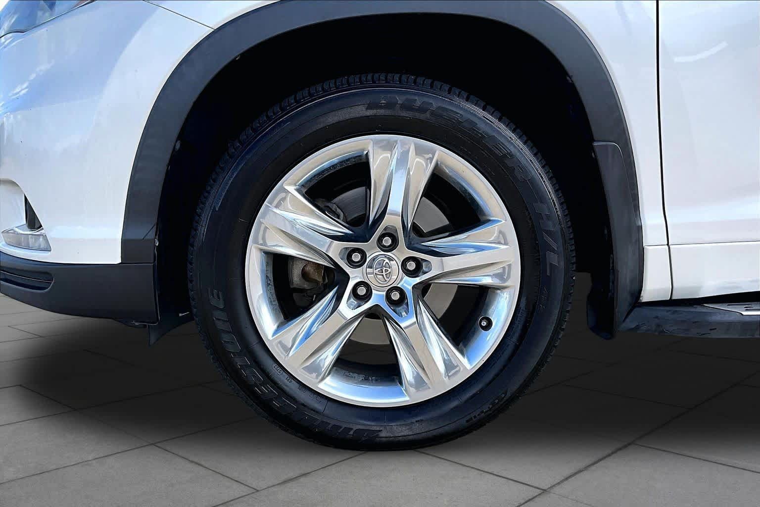 Used 2015 Toyota Highlander Limited FWD image 11
