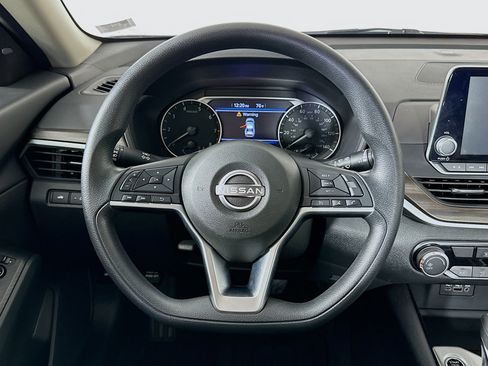 Used 2024 Nissan Altima 2.5 SV FWD image 18