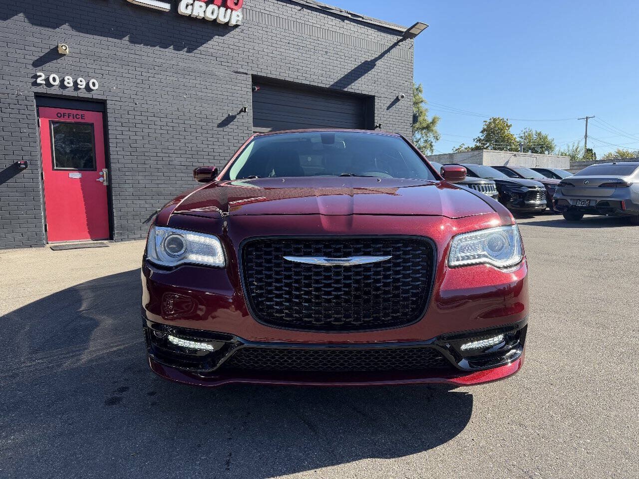 Used 2017 Chrysler 300 Limited RWD image 2