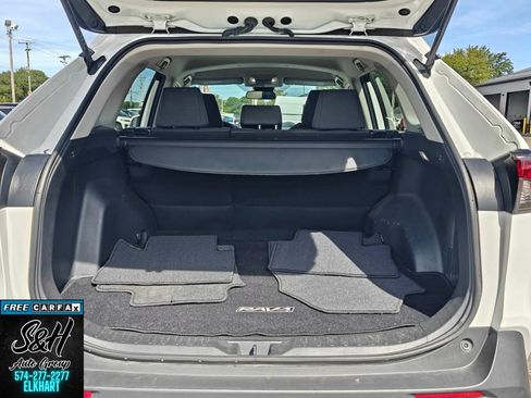 Used 2022 Toyota RAV4 LE AWD/4WD image 19