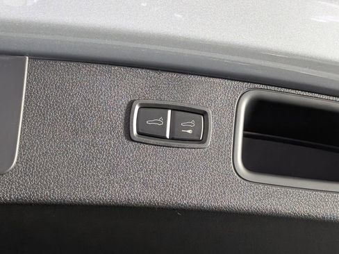 New 2026 Porsche Macan image 18