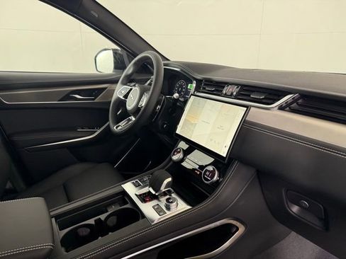 Certified 2025 Jaguar F-PACE R-Dynamic S image 38