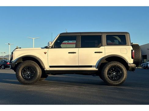 Used 2023 Ford Bronco Badlands image 7